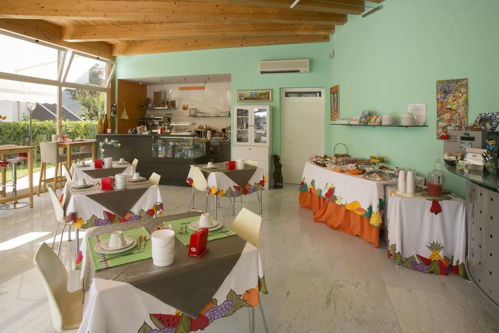 Hotel Vila Bahia Numana Exterior photo