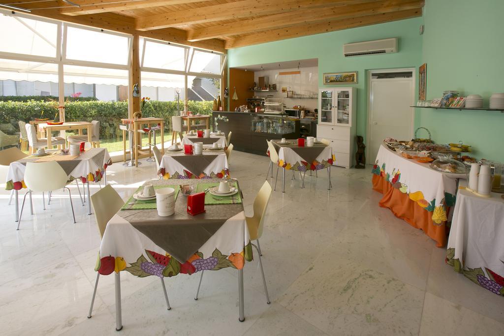 Hotel Vila Bahia Numana Exterior photo